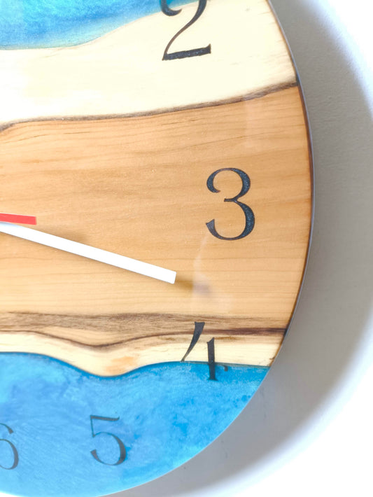 Horloge Murale en Résine Époxy et Bois d'If - 30 cm