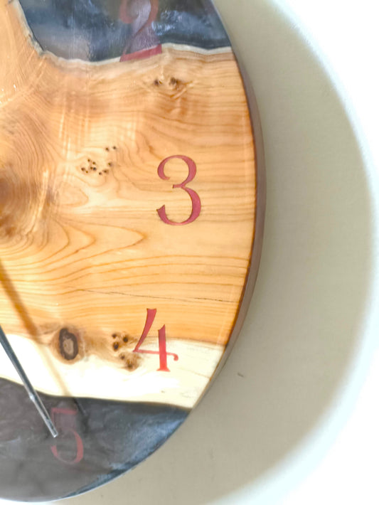 Horloge Murale en Résine Époxy et Bois d'If - 30 cm