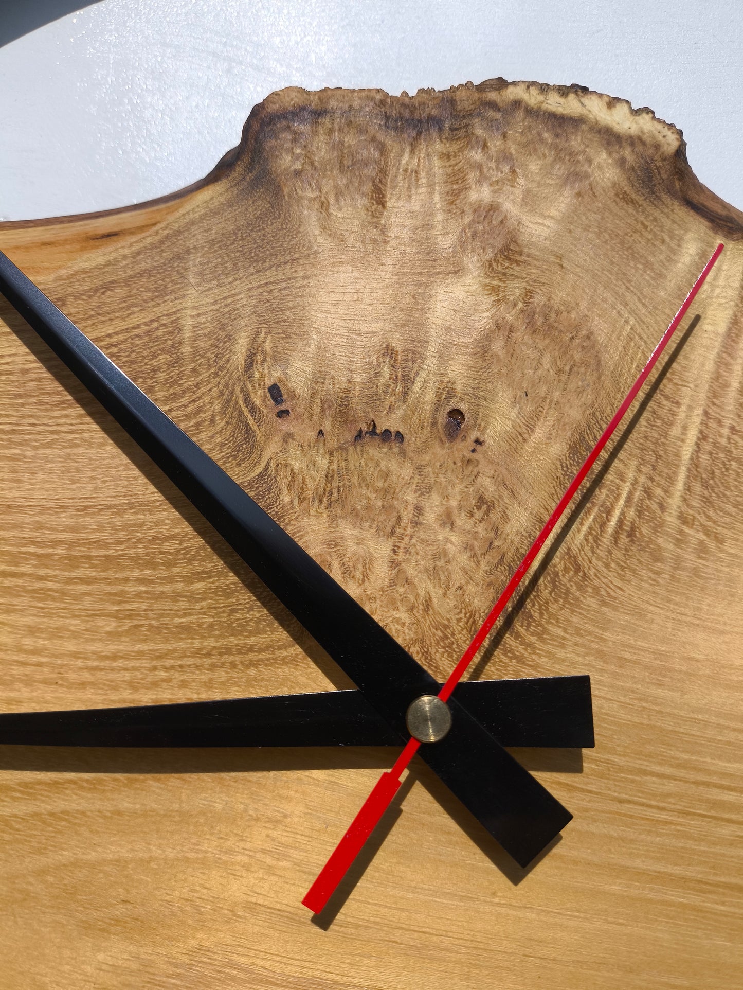 Horloge artisanale en bois et acier, Décoration naturelle, Bois Français