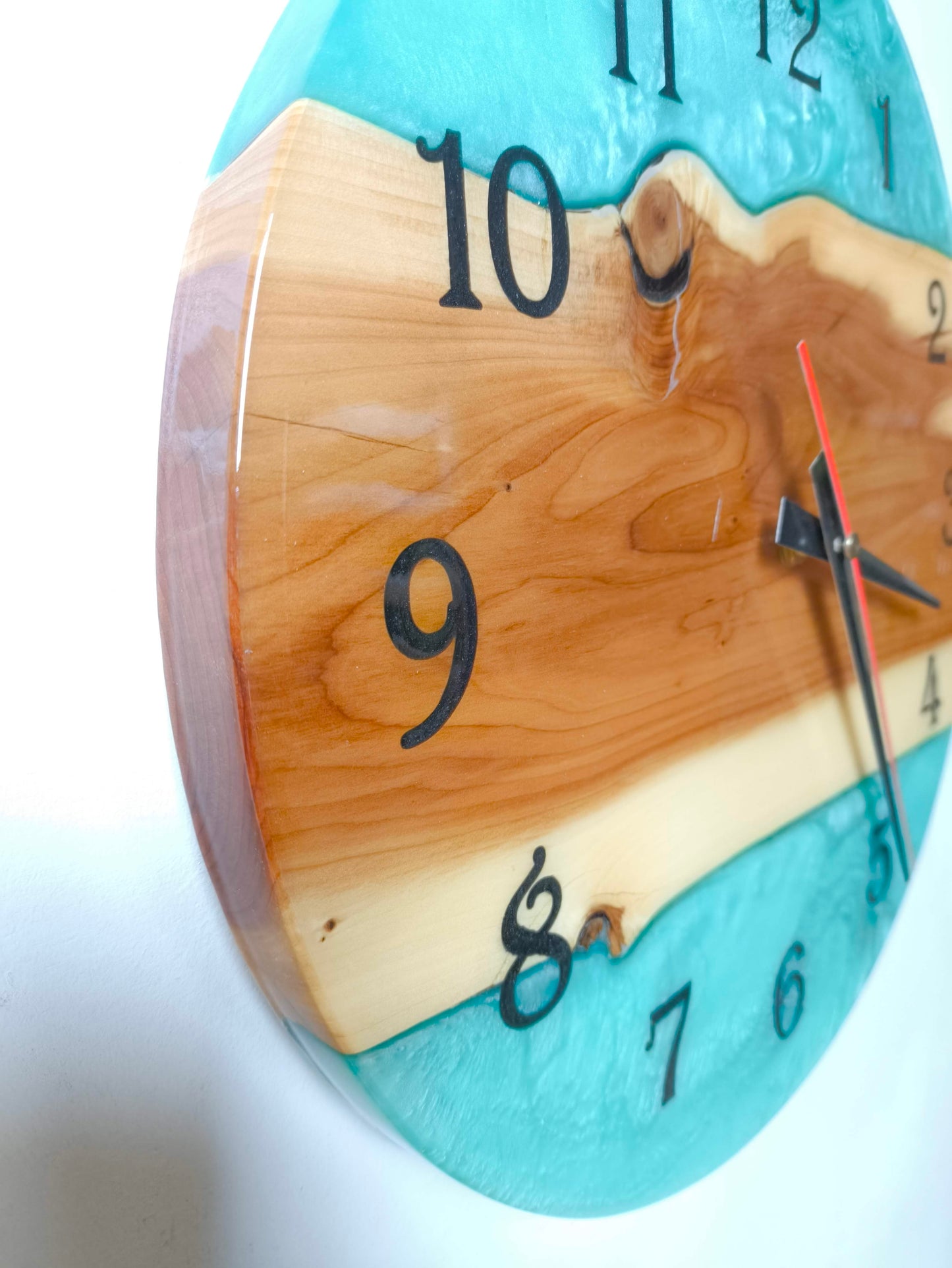 Horloge Murale en Résine Époxy et Bois d'If - 30 cm