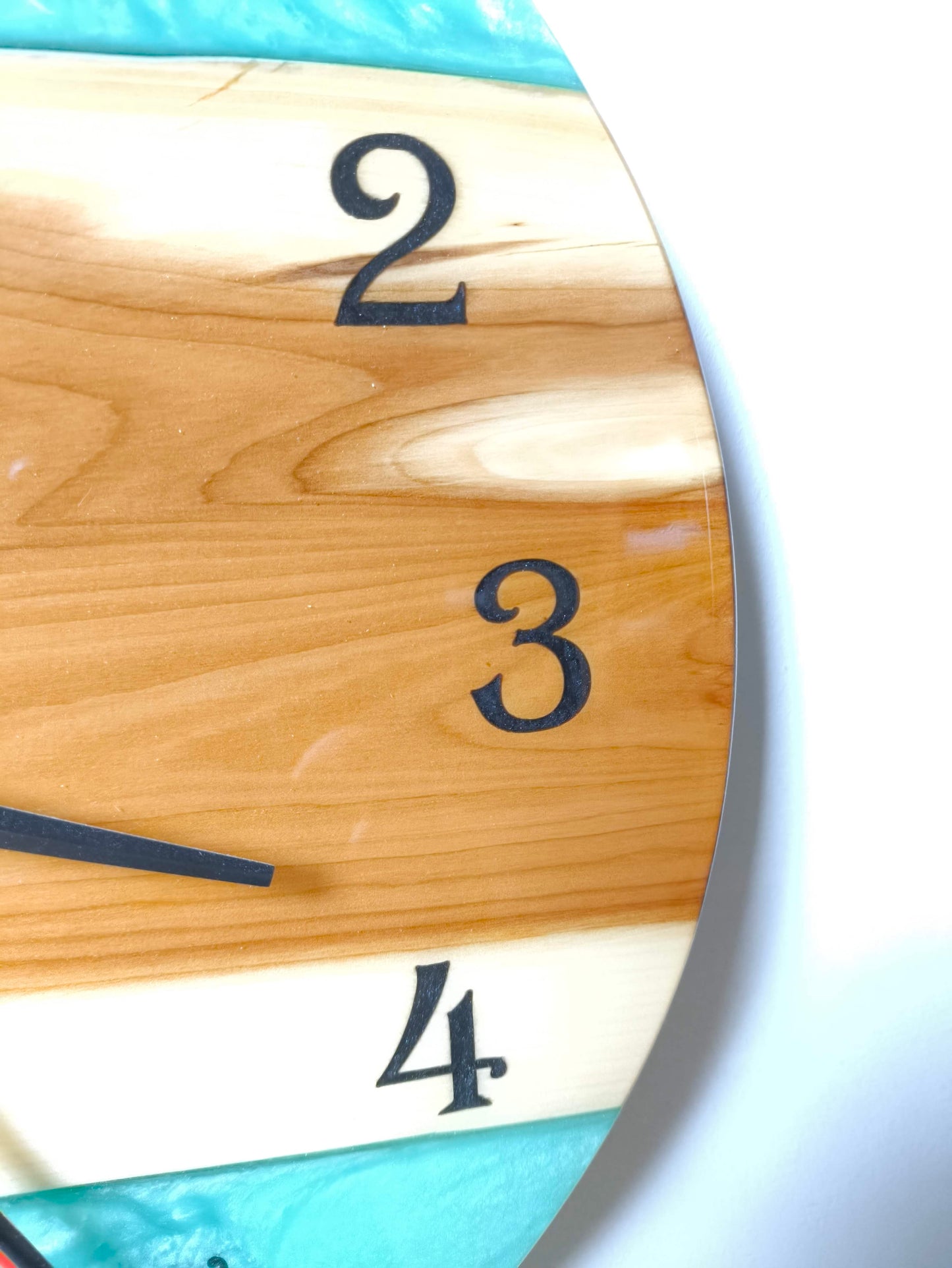 Horloge Murale en Résine Époxy et Bois d'If - 30 cm