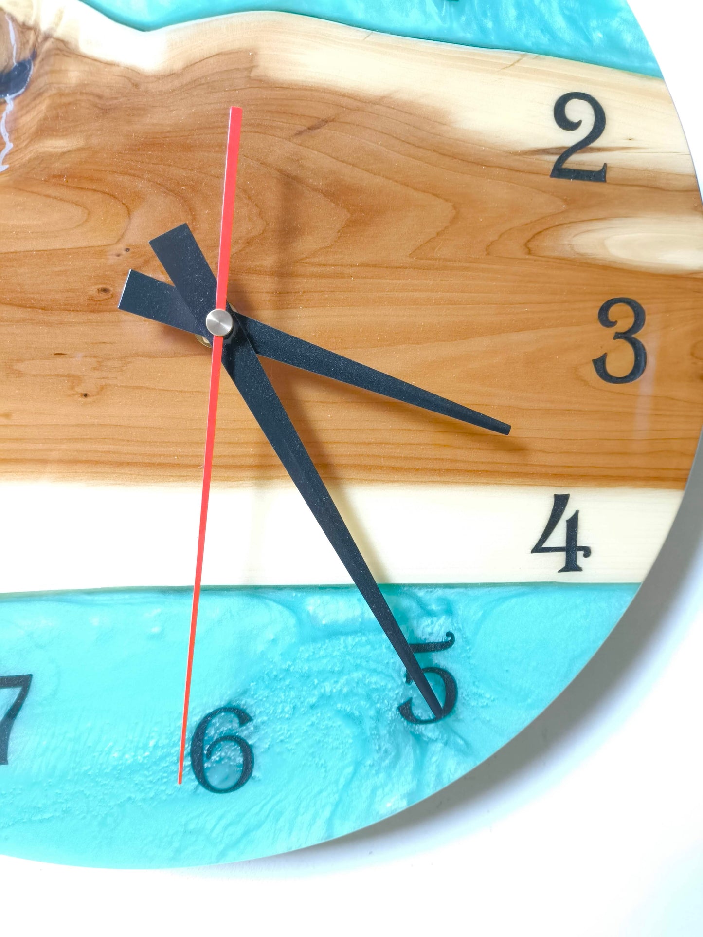 Horloge Murale en Résine Époxy et Bois d'If - 30 cm