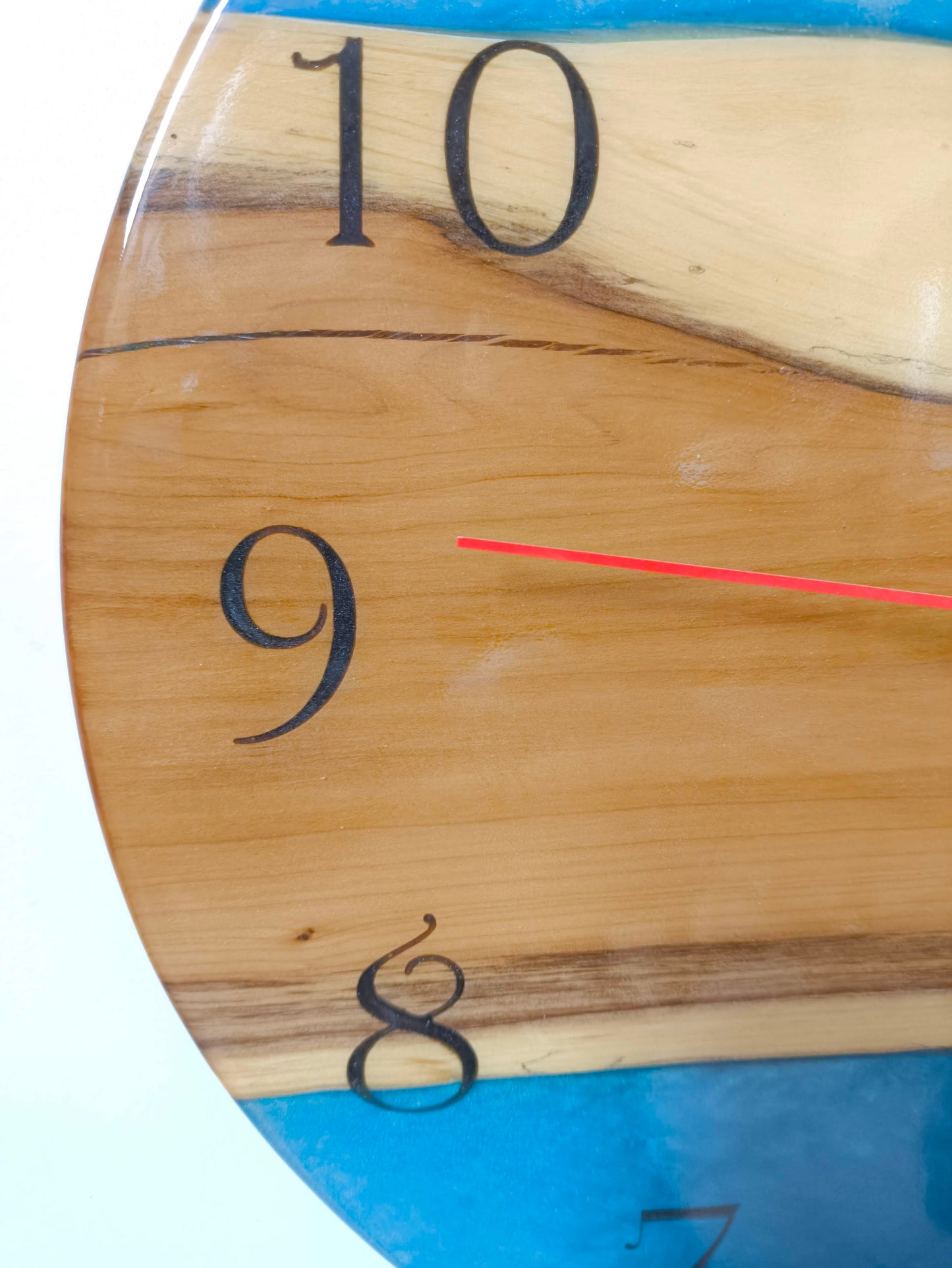 Horloge Murale en Résine Époxy et Bois d'If - 30 cm