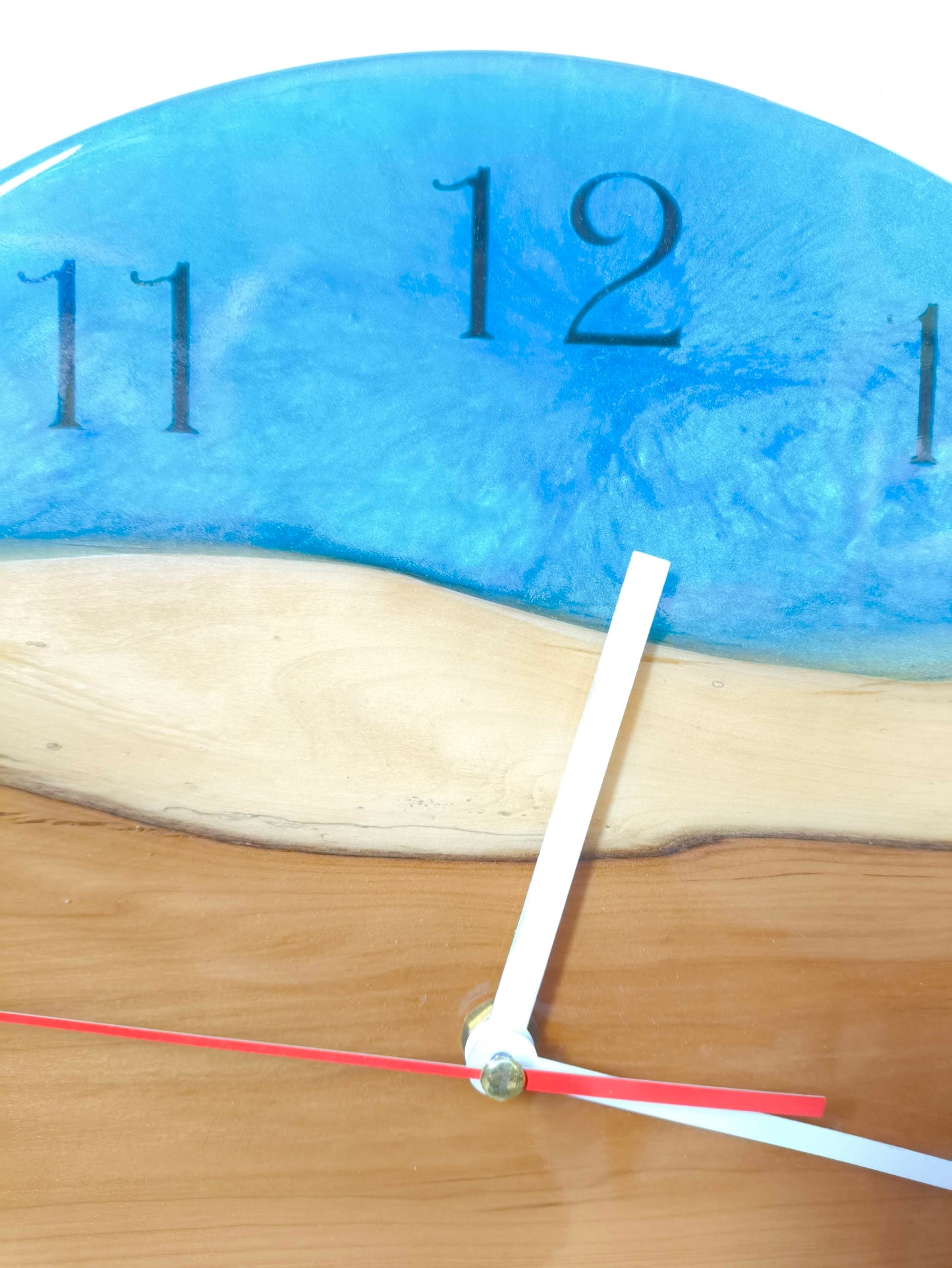 Horloge Murale en Résine Époxy et Bois d'If - 30 cm