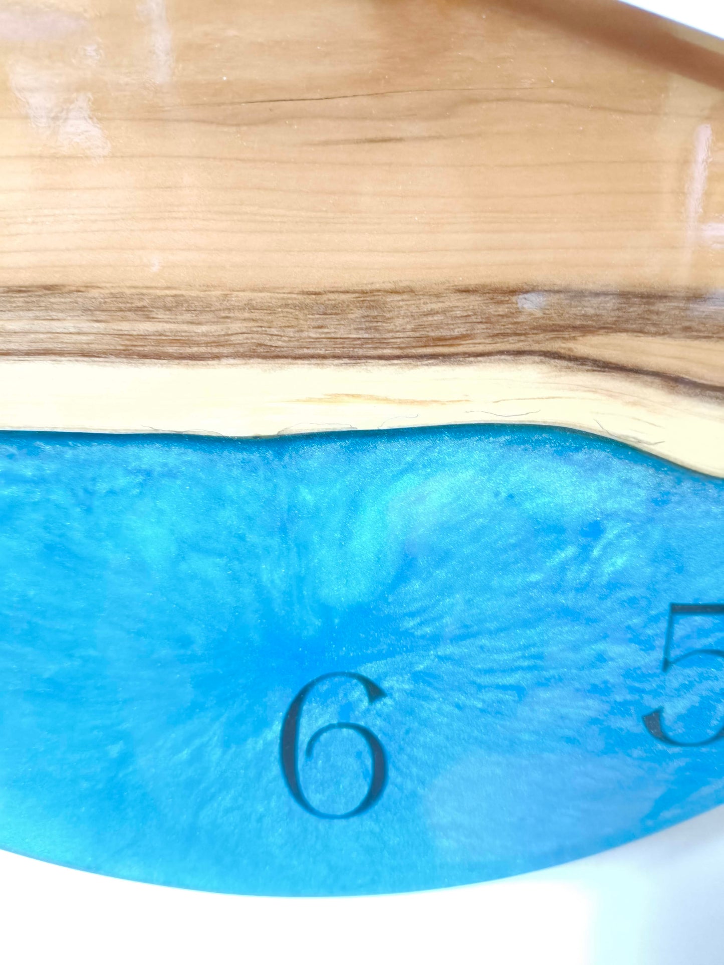 Horloge Murale en Résine Époxy et Bois d'If - 30 cm