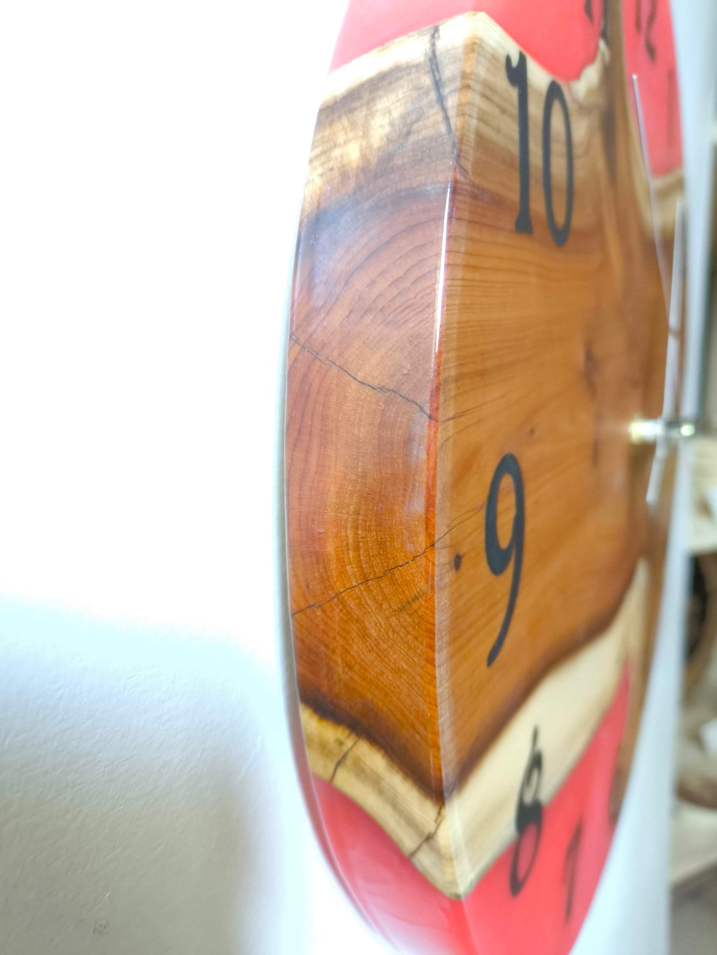 Horloge Murale en Résine Époxy et Bois d'If - 30 cm