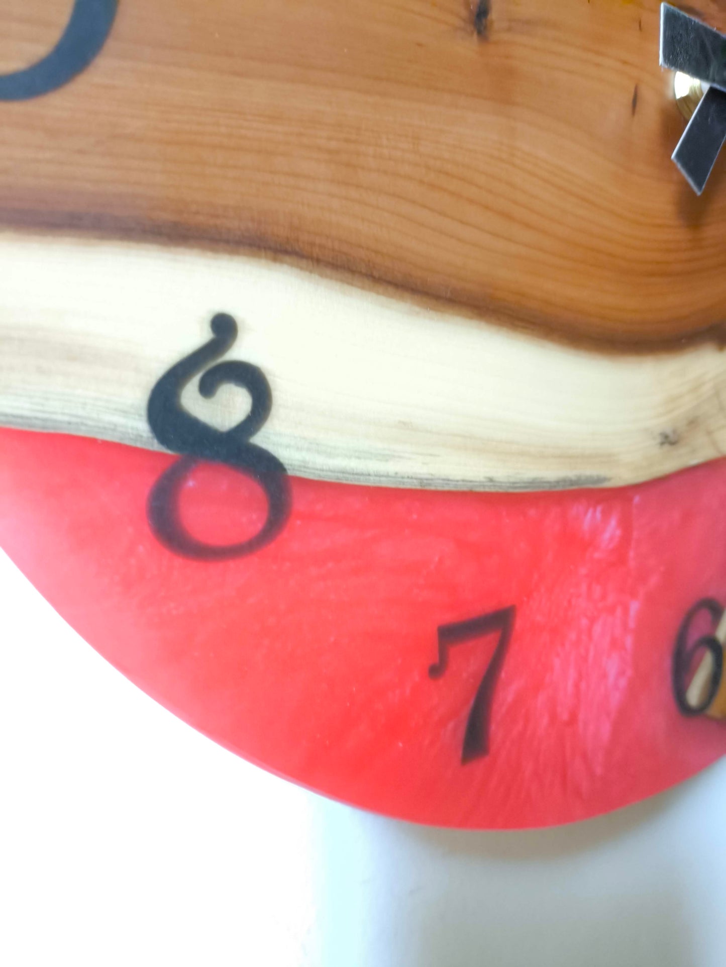 Horloge Murale en Résine Époxy et Bois d'If - 30 cm