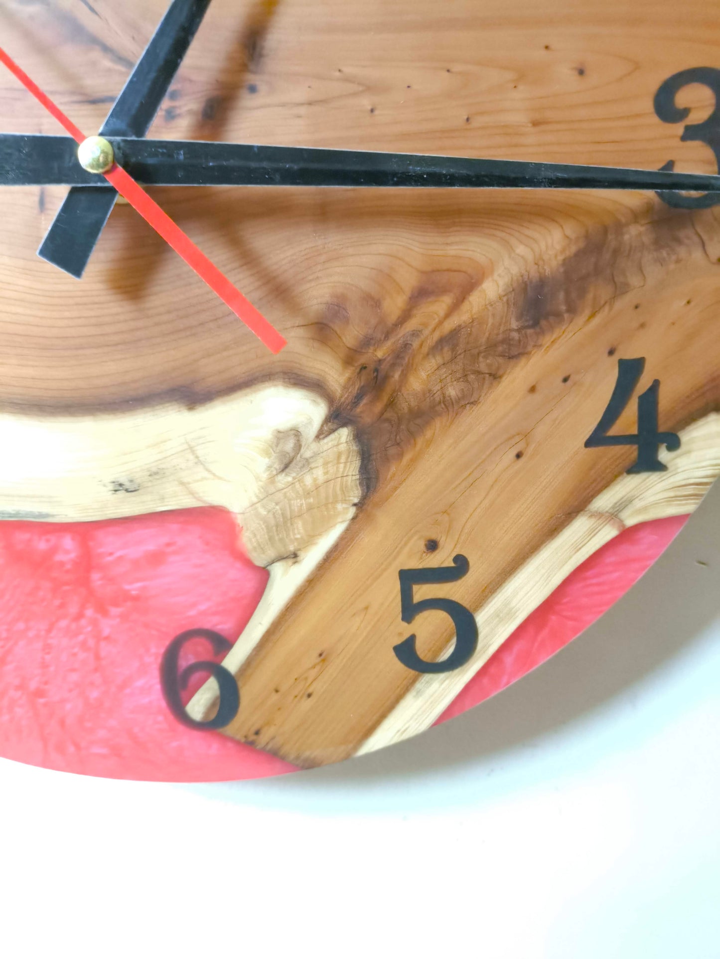 Horloge Murale en Résine Époxy et Bois d'If - 30 cm