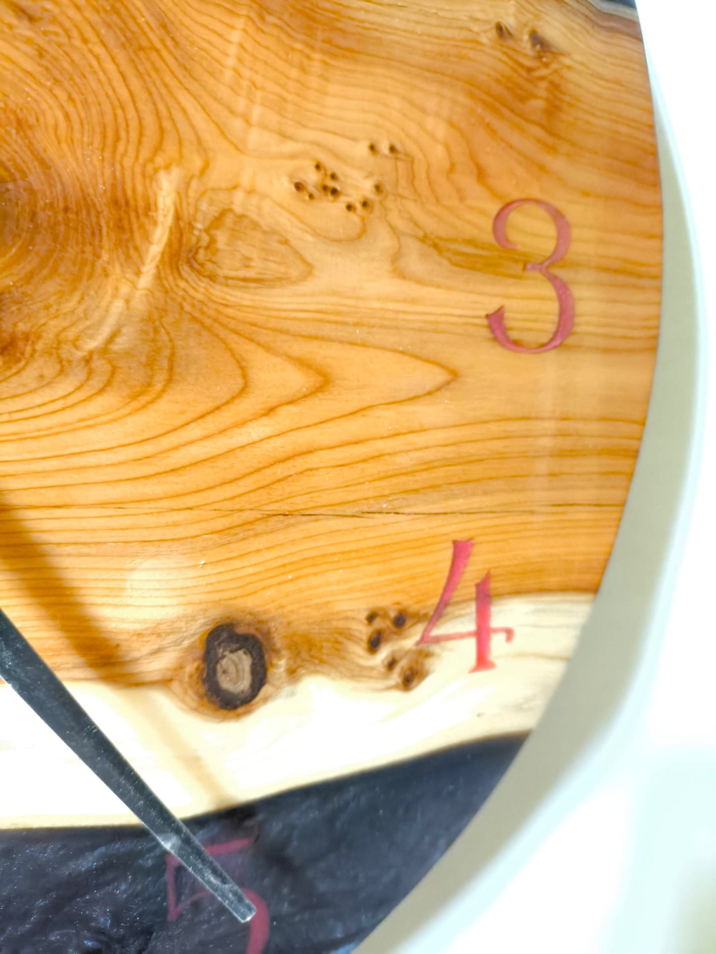 Horloge Murale en Résine Époxy et Bois d'If - 30 cm