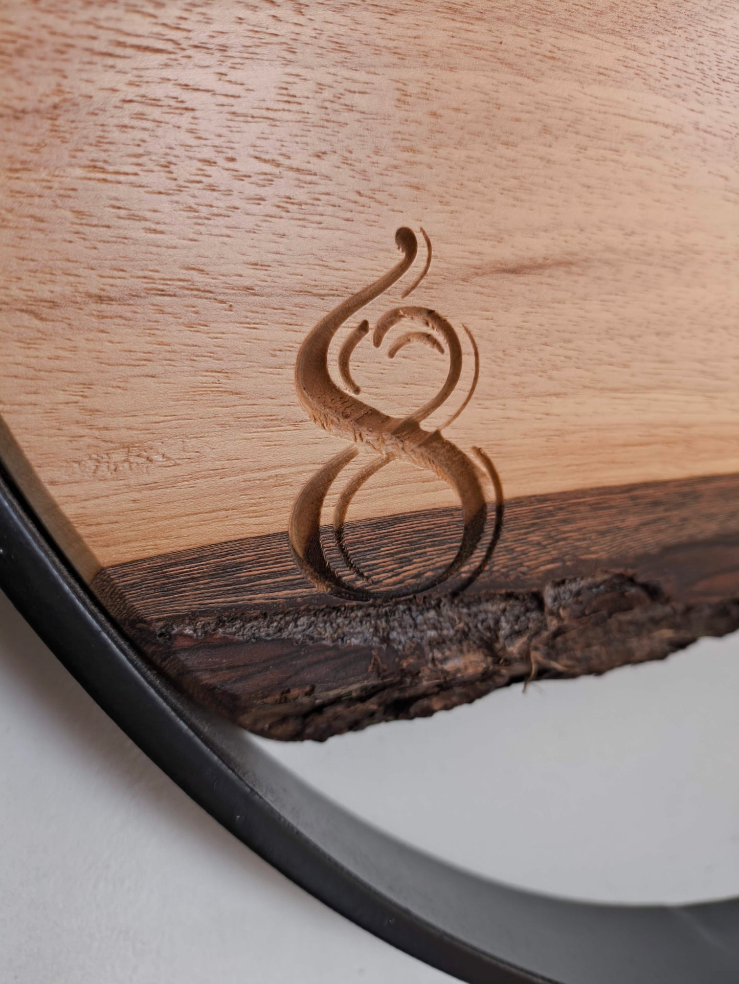 Horloge murale en bois naturel avec écorce