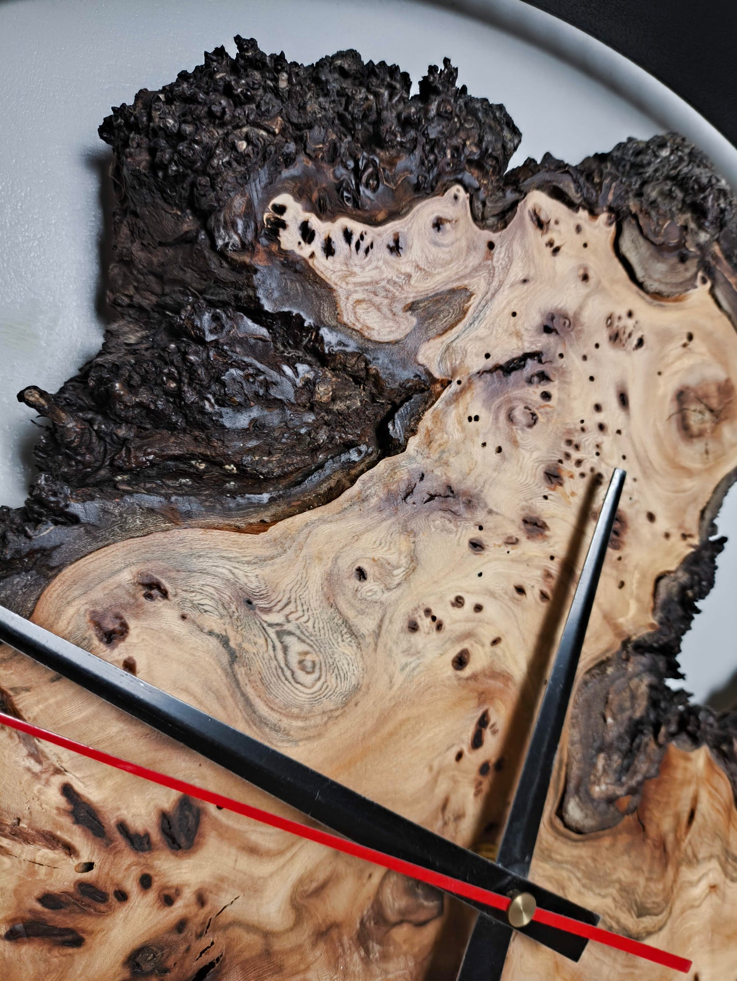 Horloge murale en loupe d'Orme