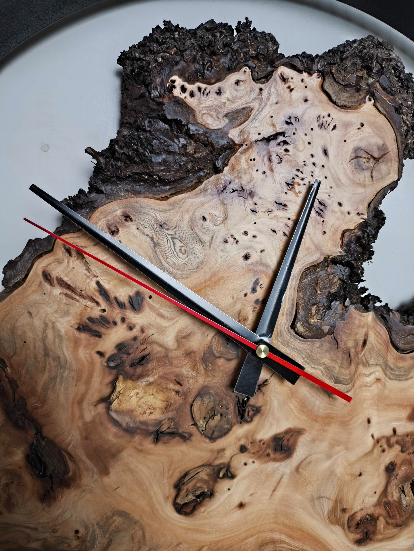 Horloge murale en loupe d'Orme