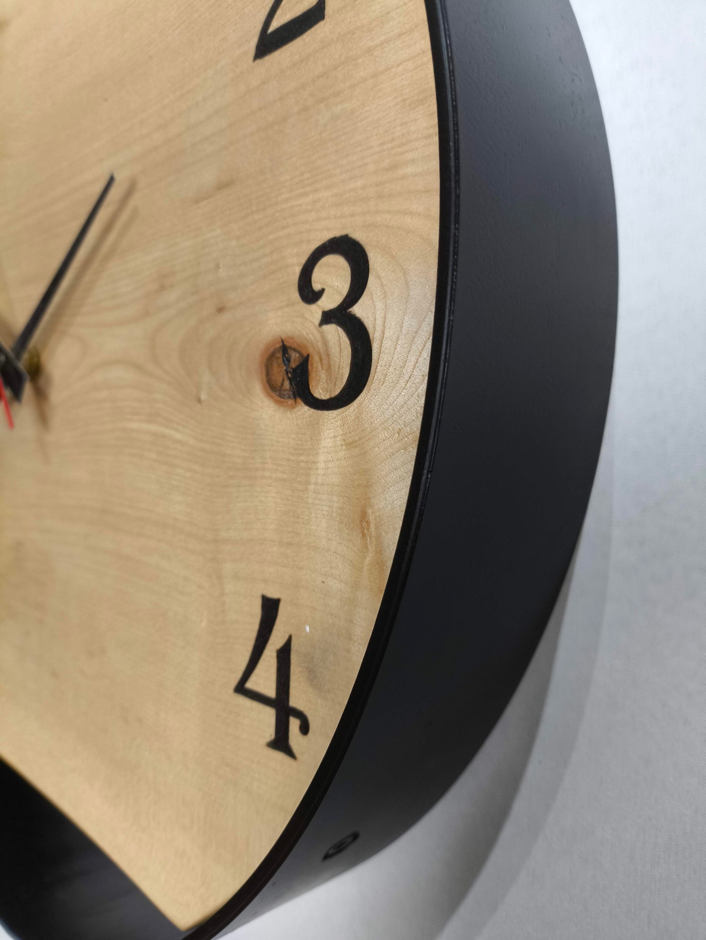 Horloge murale en érable sycomore