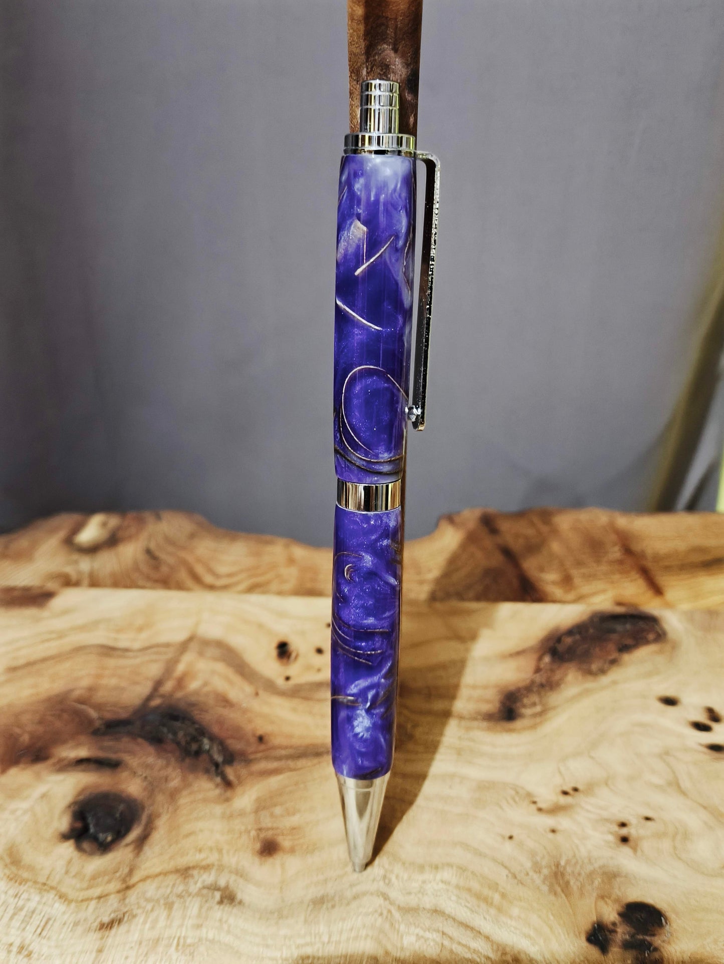 Stylo clic clac - Résine epoxy et copeaux de Bois